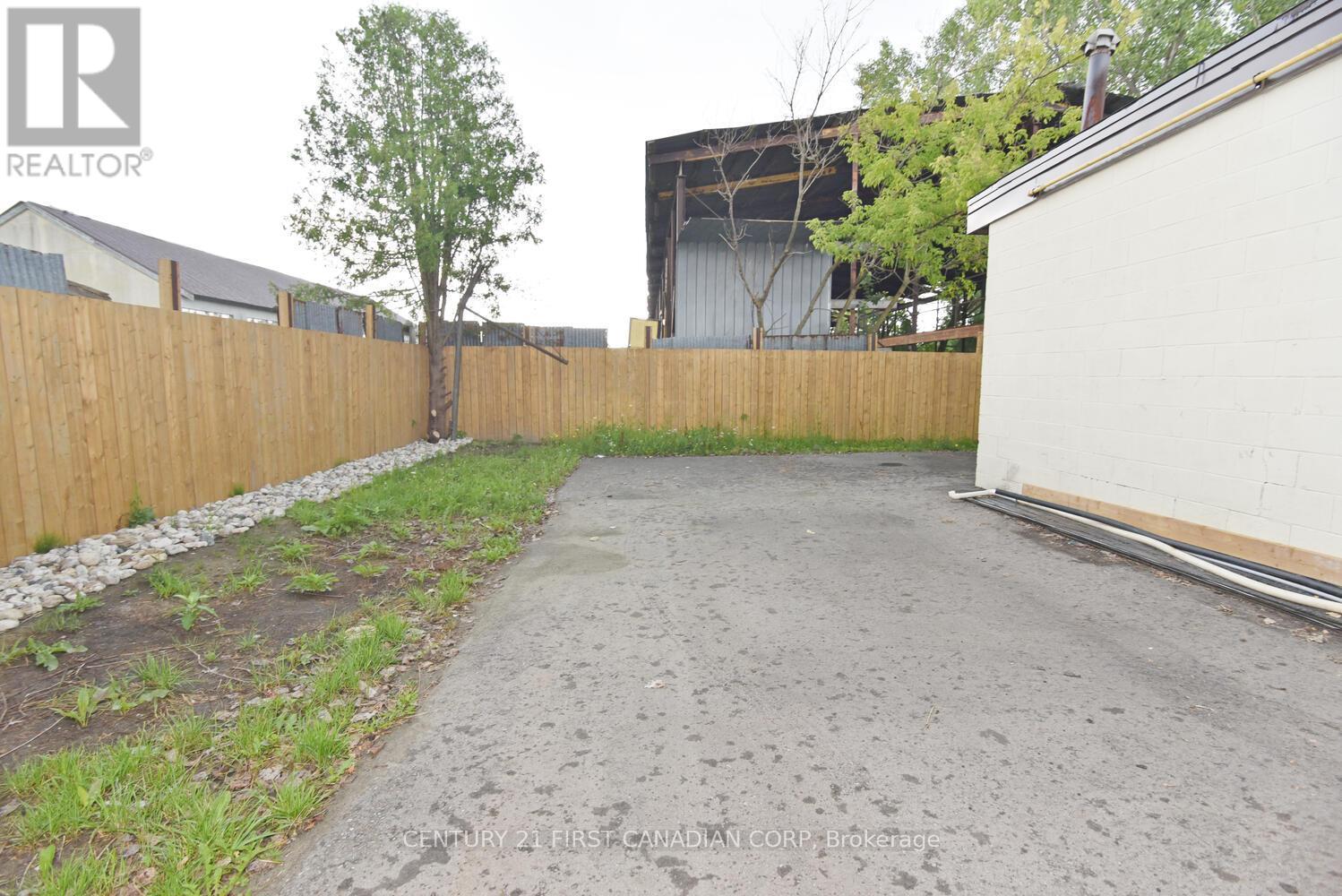 Garage - 1775 Oxford Street, London East, Ontario  N5V 2Z6 - Photo 22 - X12787664