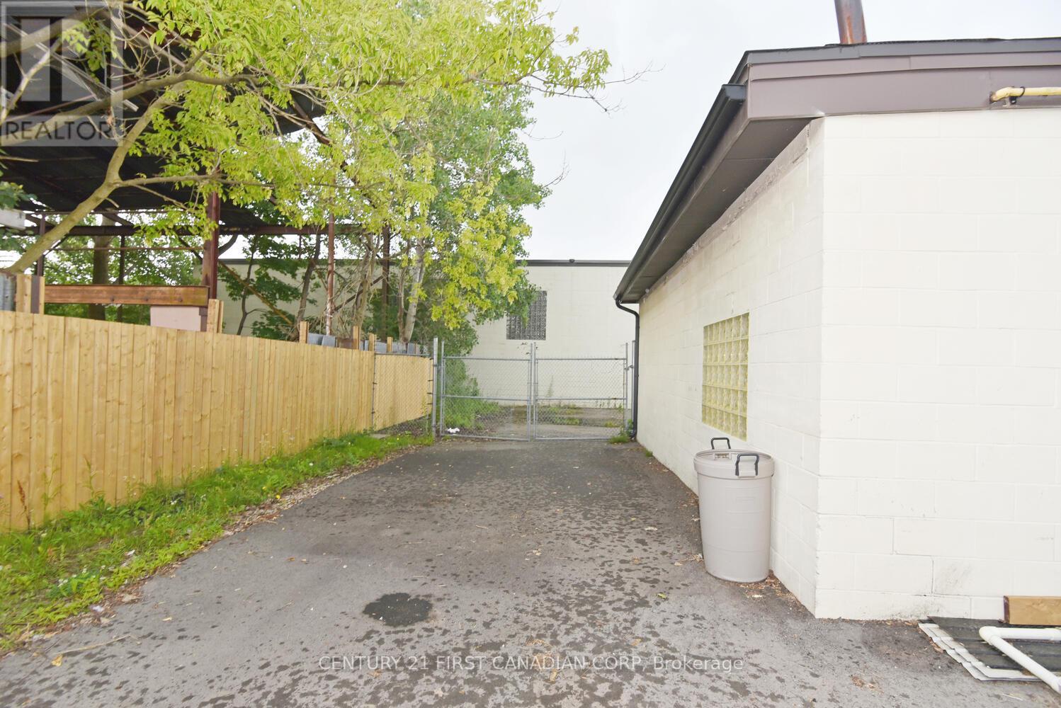 Garage - 1775 Oxford Street, London East, Ontario  N5V 2Z6 - Photo 23 - X12787664