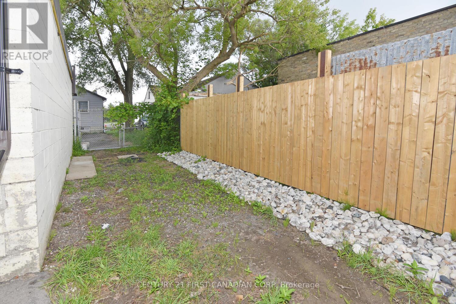 Garage - 1775 Oxford Street, London East, Ontario  N5V 2Z6 - Photo 25 - X12787664