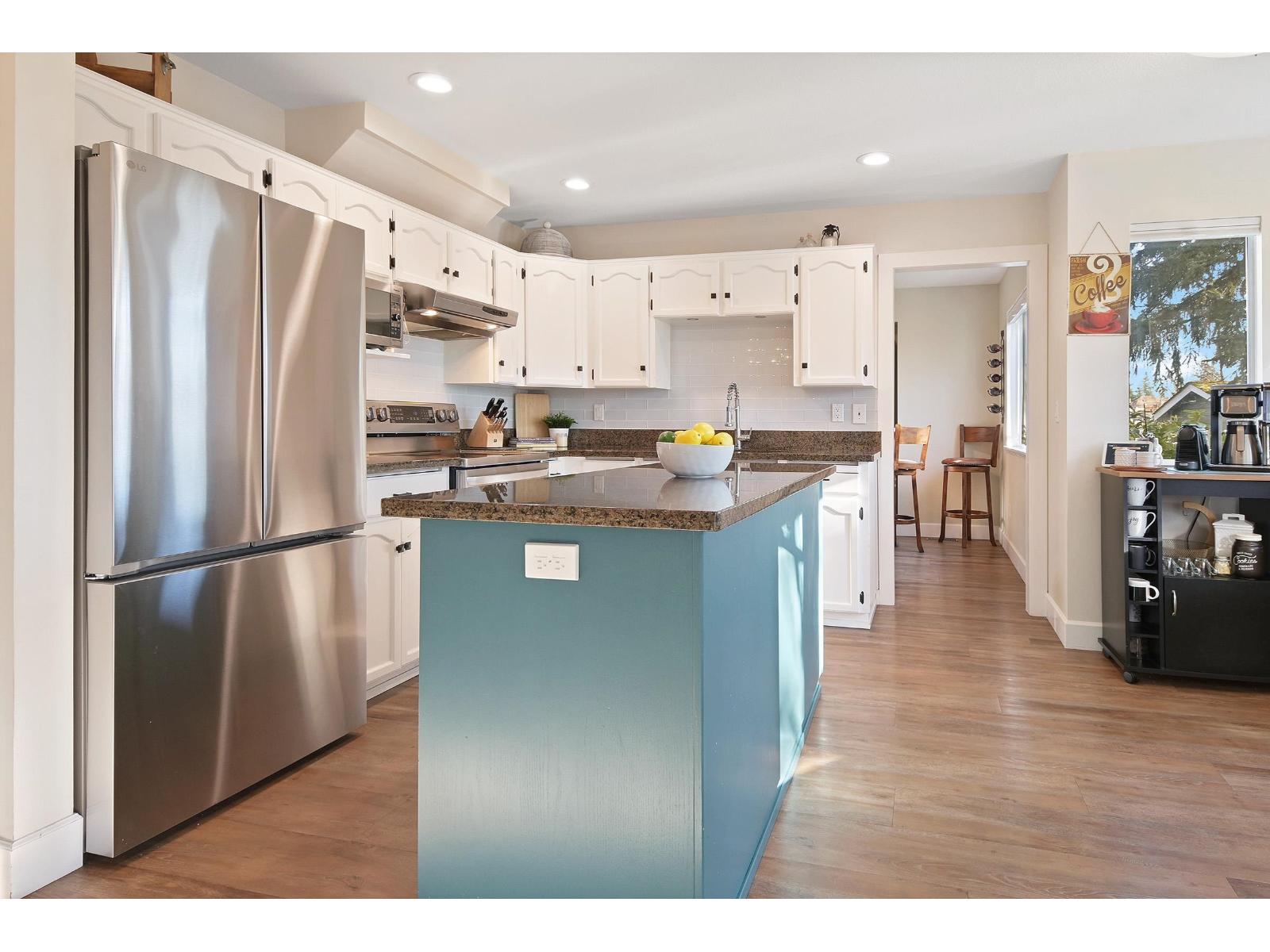 18274 58a Avenue, Surrey, British Columbia  V3S 7E9 - Photo 2 - R3089510