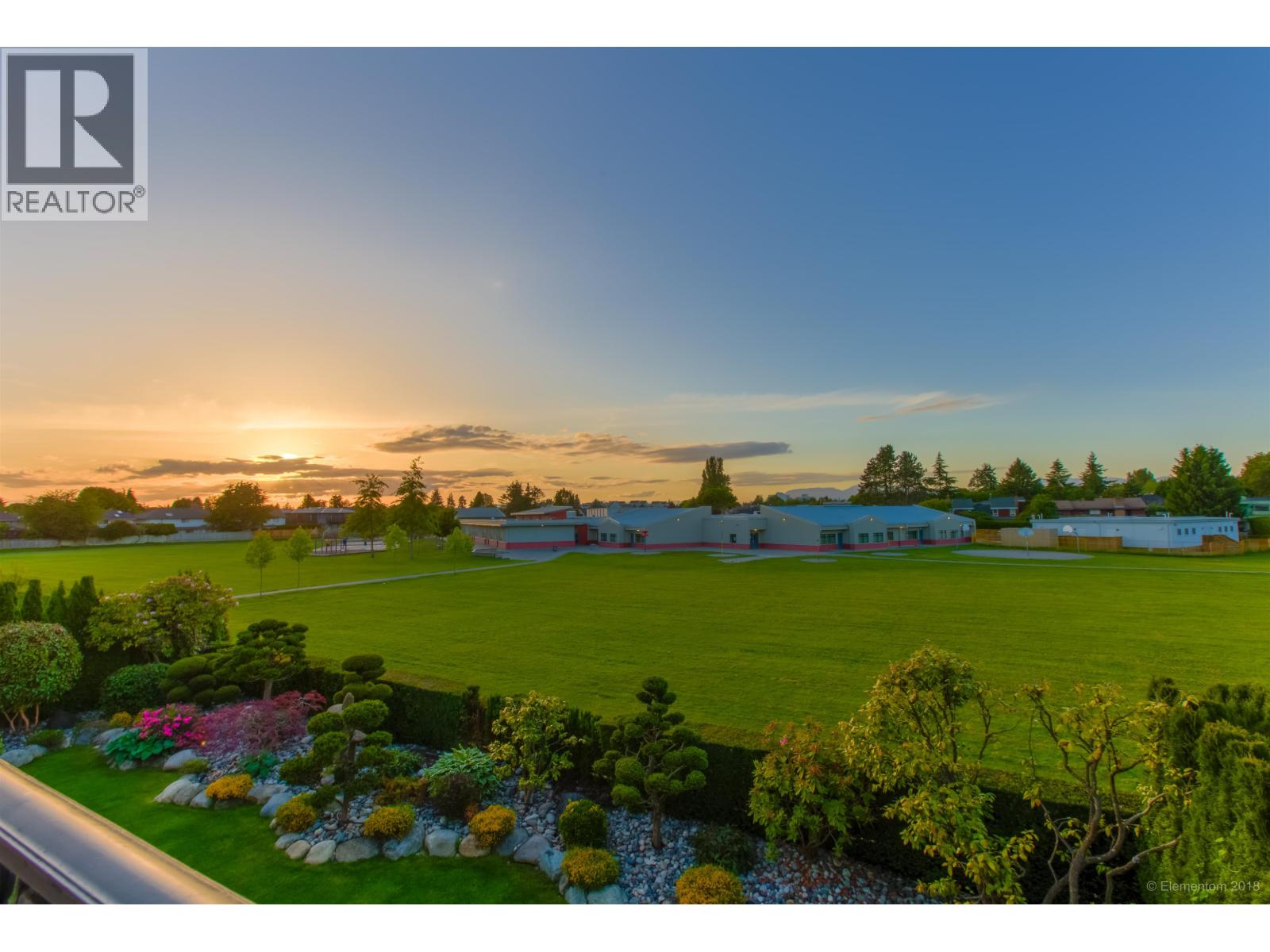 Listing Picture 11 of 37 : 7531 SUNNYBANK AVENUE, Richmond / 烈治文 - 魯藝地產 Yvonne Lu Group - MLS Medallion Club Member