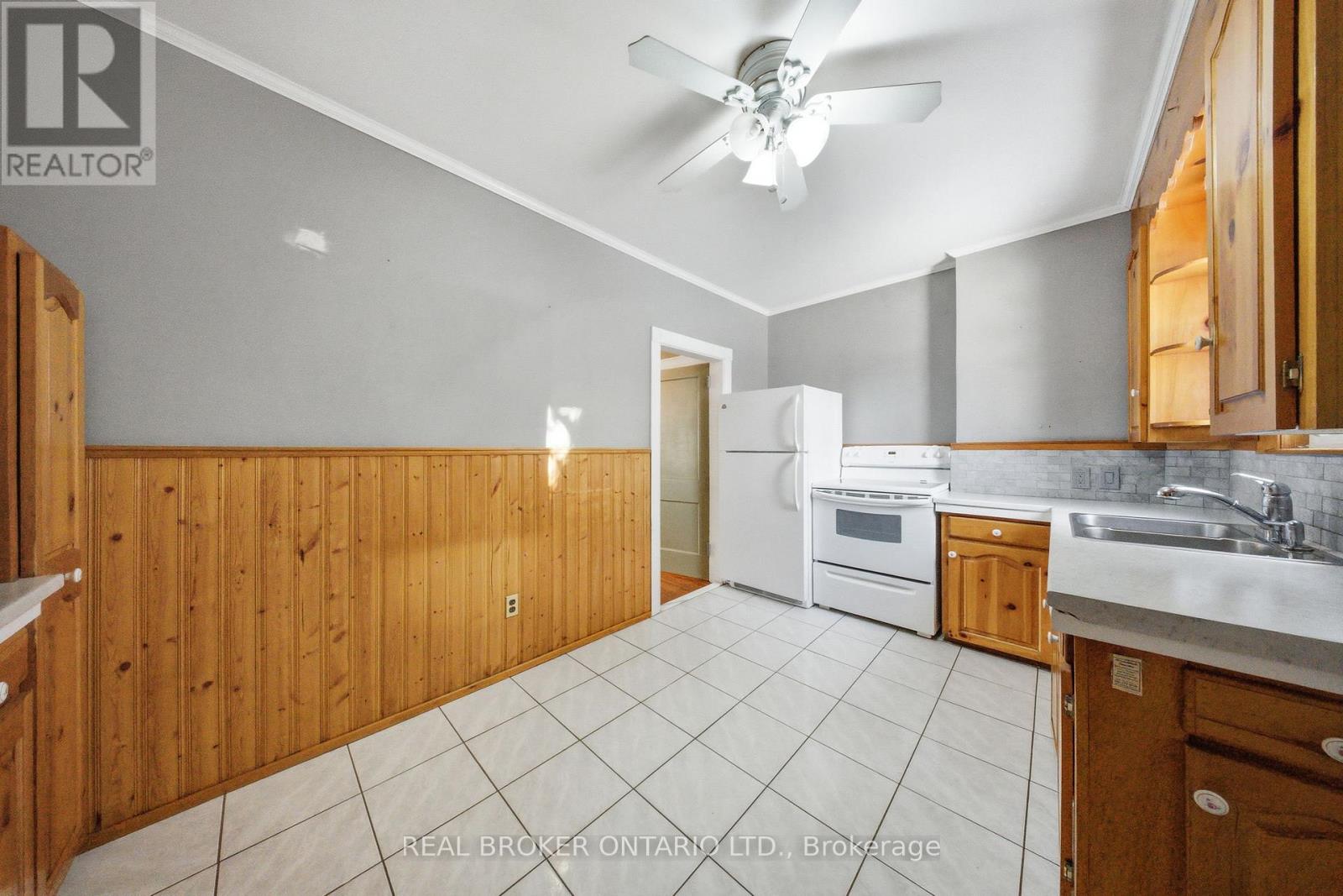 46 Cherrywood Avenue, Toronto, Ontario  M6C 2X3 - Photo 10 - C12784714