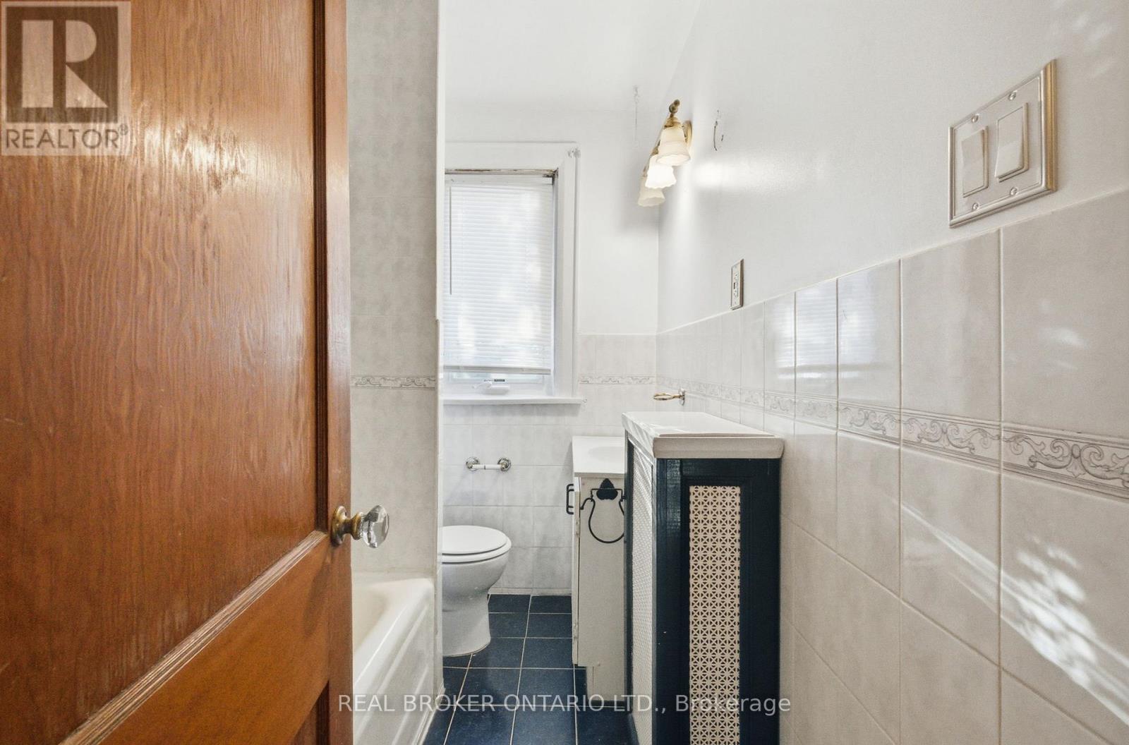 46 Cherrywood Avenue, Toronto, Ontario  M6C 2X3 - Photo 16 - C12784714