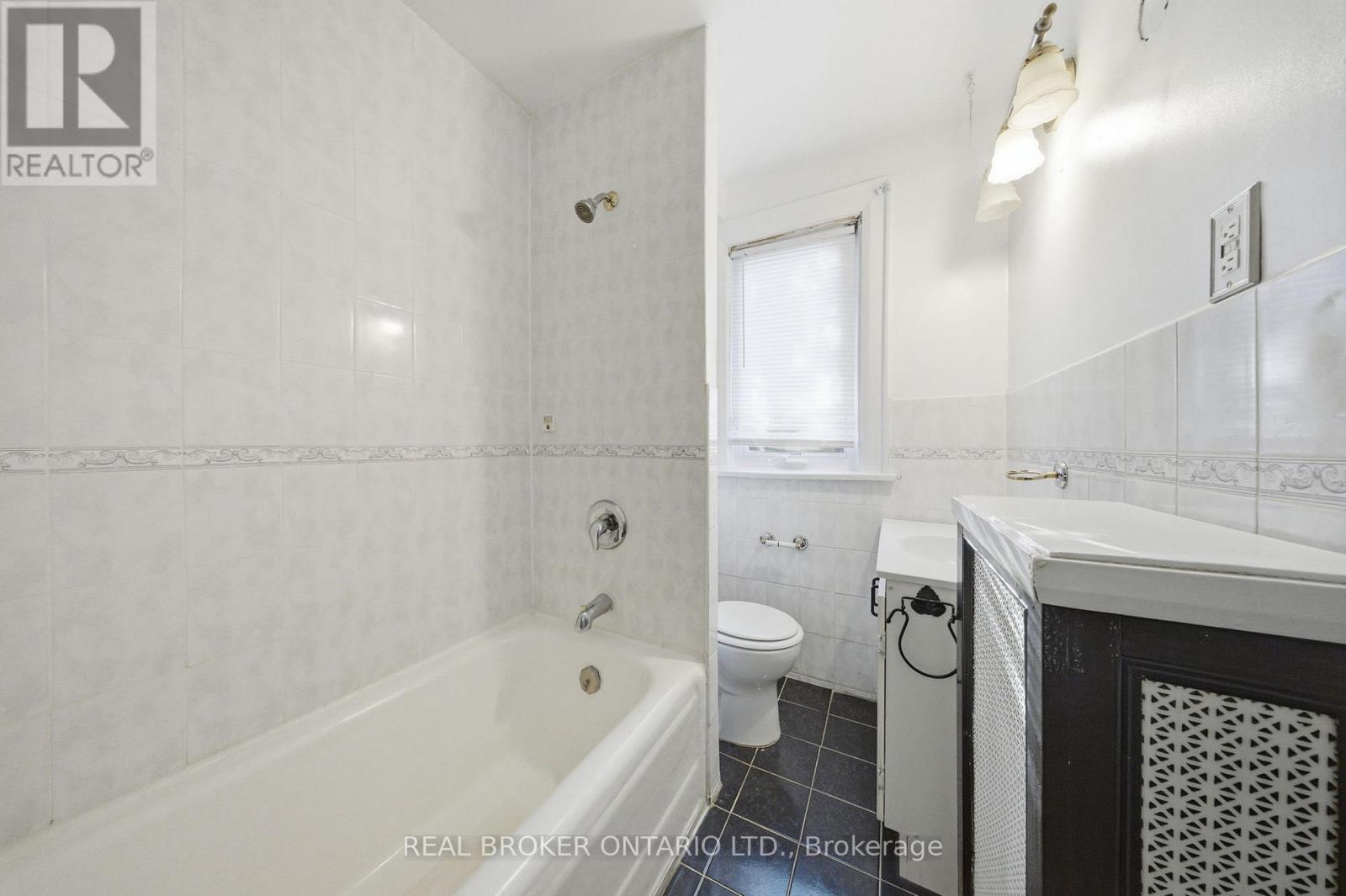 46 Cherrywood Avenue, Toronto, Ontario  M6C 2X3 - Photo 17 - C12784714