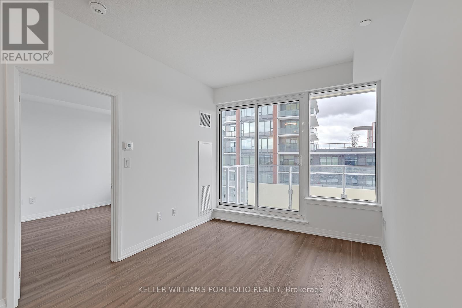 608 - 75 Canterbury Place, Toronto, Ontario  M2N 0L2 - Photo 9 - C12787638