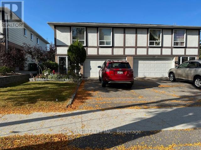 MAIN - 334 CHESTER LE BOULEVARD, Toronto, Ontario