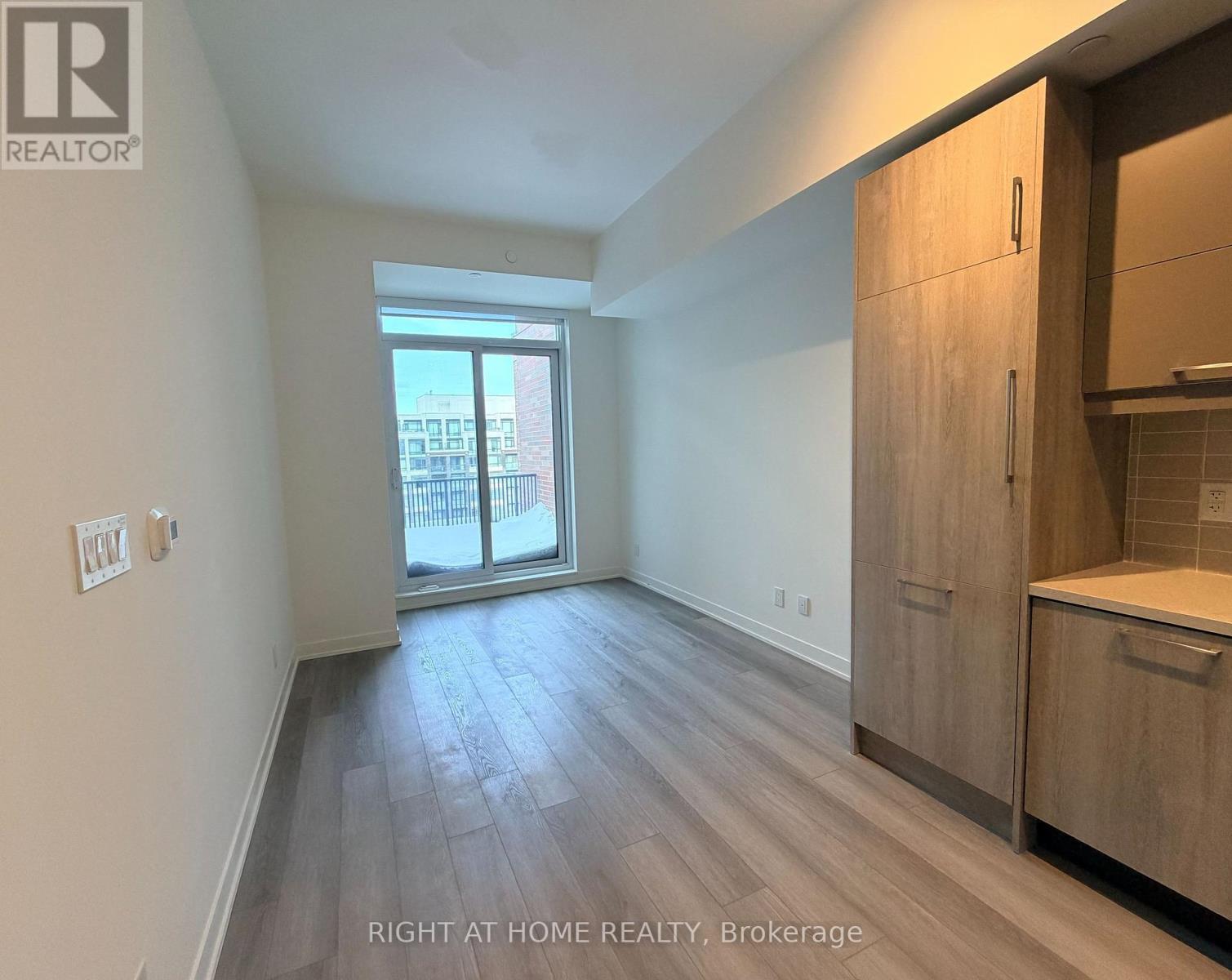 1032 - 8119 Birchmount Road, Markham, Ontario  L6G 0H6 - Photo 3 - N12787560