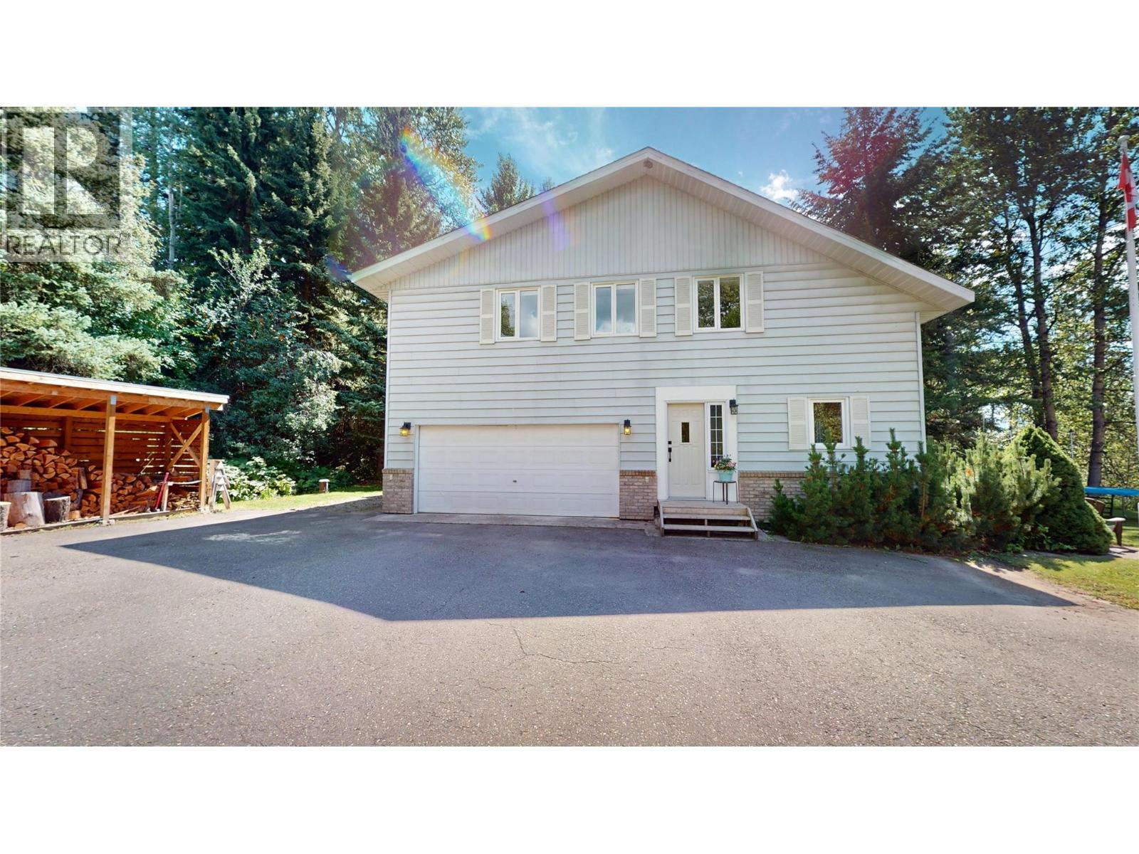 7392 8th Avenue, Hosmer, British Columbia