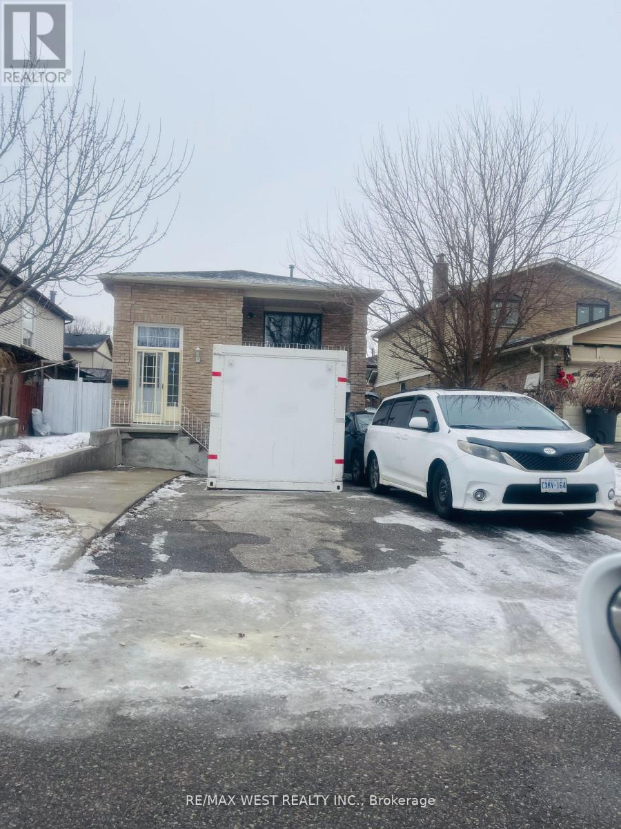 Bsmt - 82 Dafoe Crescent, Brampton, Ontario  L6Y 2L2 - Photo 2 - W12787544