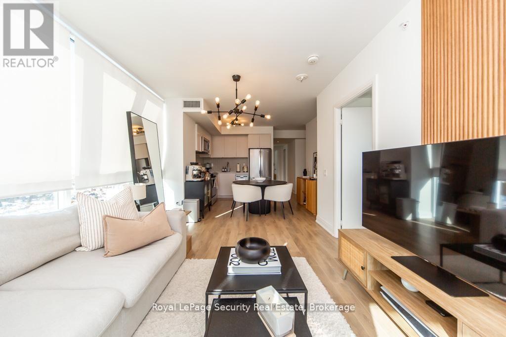 2009 - 1461 Lawrence Avenue W, Toronto, Ontario  M6L 0A6 - Photo 9 - W12787550