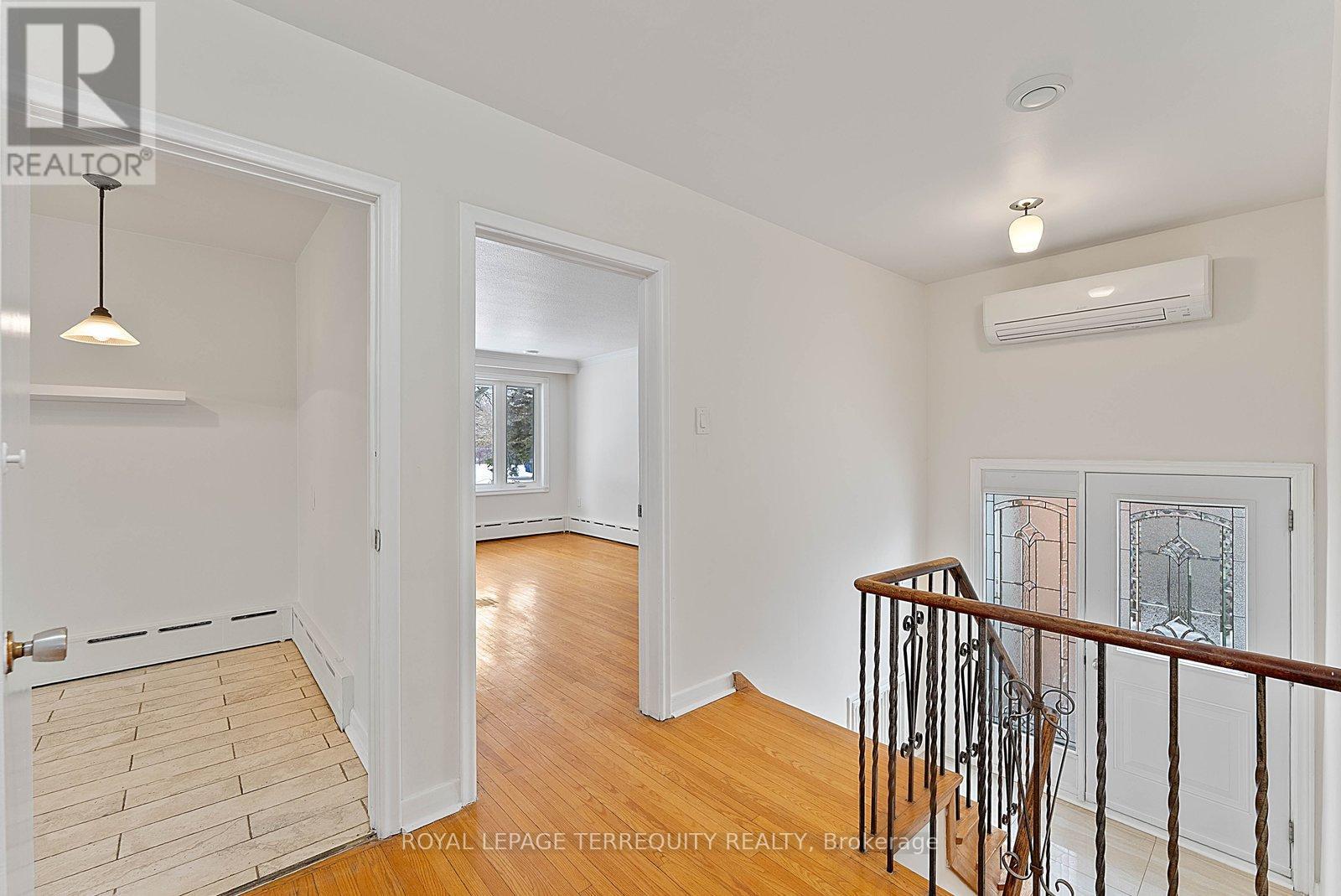 6 Peacham Crescent, Toronto, Ontario  M3M 1S1 - Photo 14 - W12787574