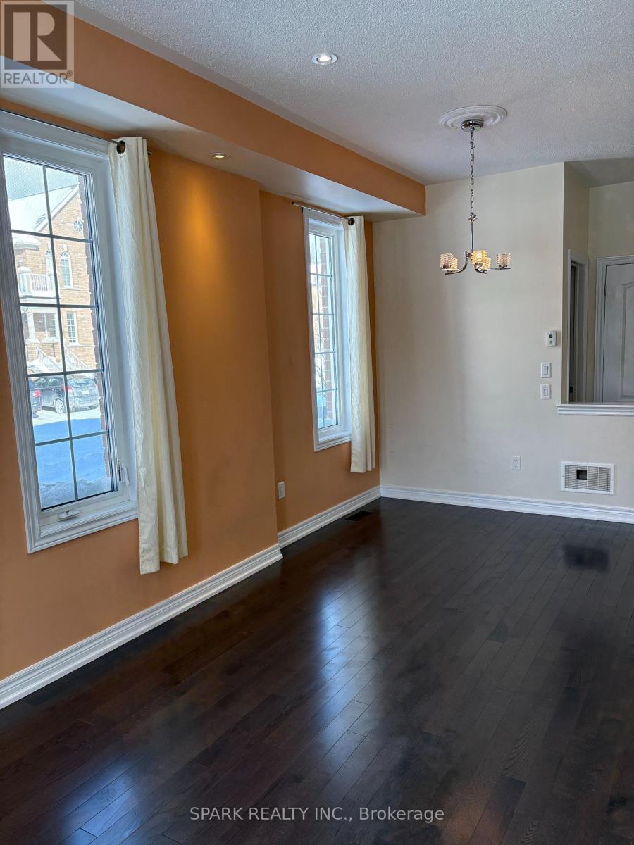 15 Kawana Road, Brampton, Ontario  L6Y 0V9 - Photo 4 - W12787588