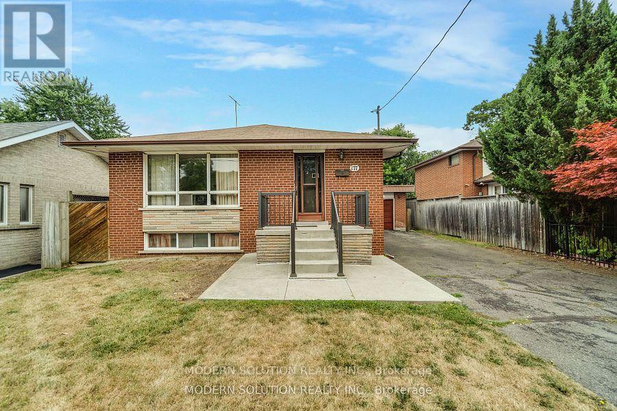 177 Eaglewood Boulevard, Mississauga, Ontario  L5G 1V8 - Photo 3 - W12787590