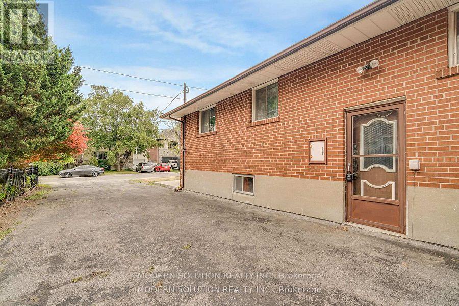 177 Eaglewood Boulevard, Mississauga, Ontario  L5G 1V8 - Photo 33 - W12787590