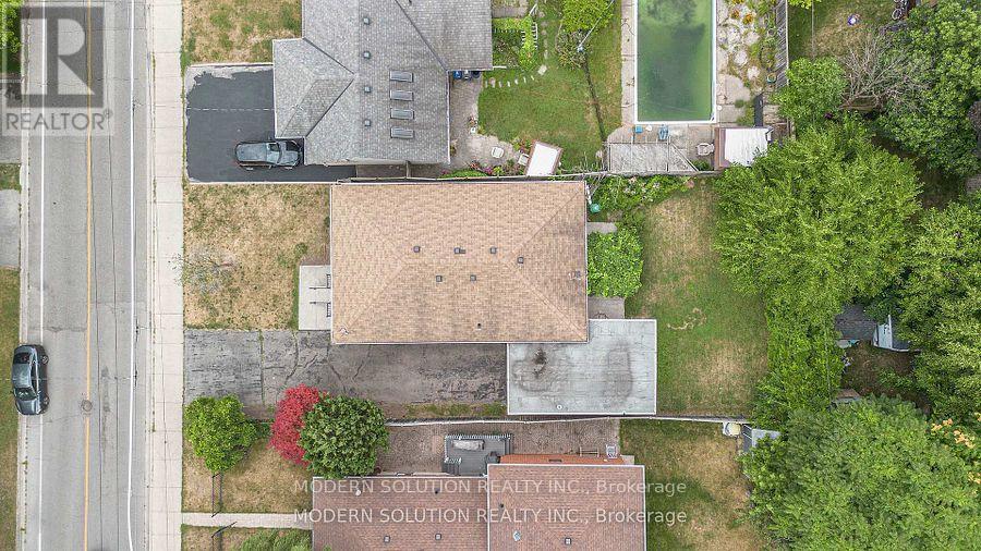 177 Eaglewood Boulevard, Mississauga, Ontario  L5G 1V8 - Photo 4 - W12787590