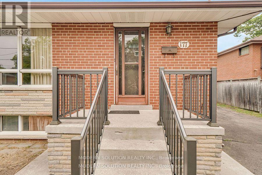 177 Eaglewood Boulevard, Mississauga, Ontario  L5G 1V8 - Photo 5 - W12787590