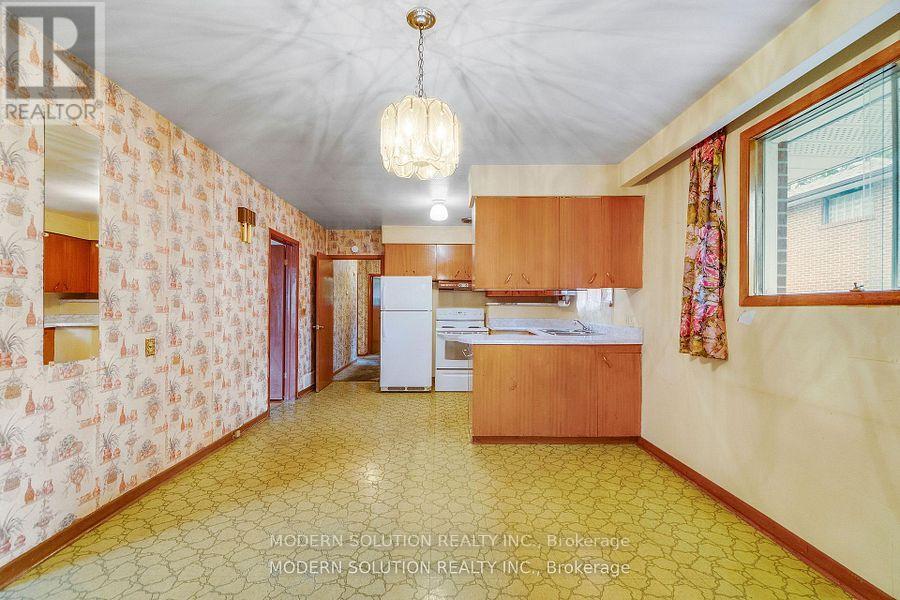 177 Eaglewood Boulevard, Mississauga, Ontario  L5G 1V8 - Photo 6 - W12787590