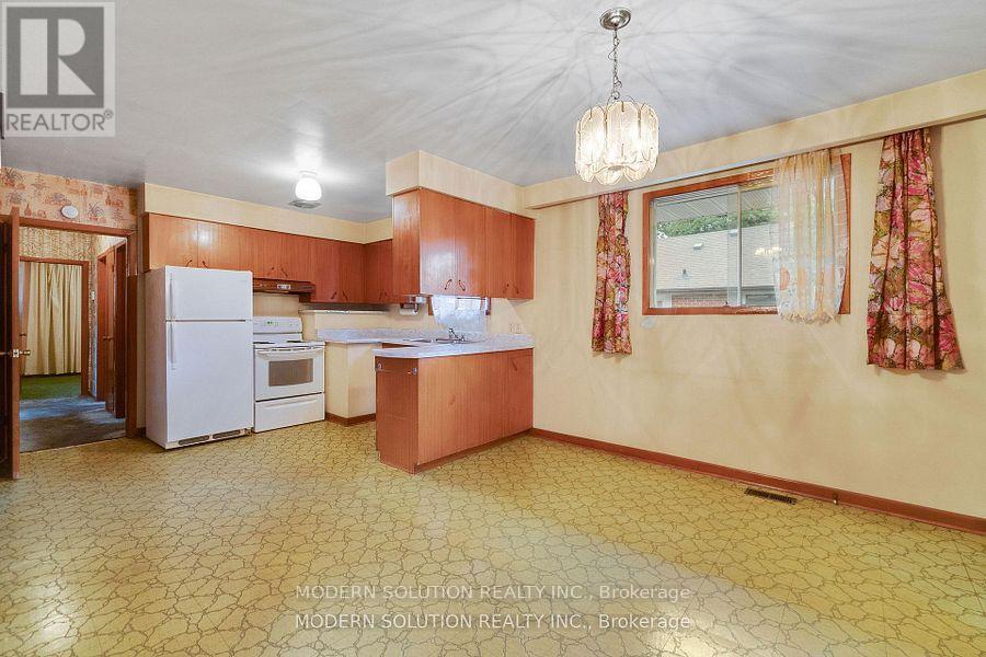 177 Eaglewood Boulevard, Mississauga, Ontario  L5G 1V8 - Photo 7 - W12787590