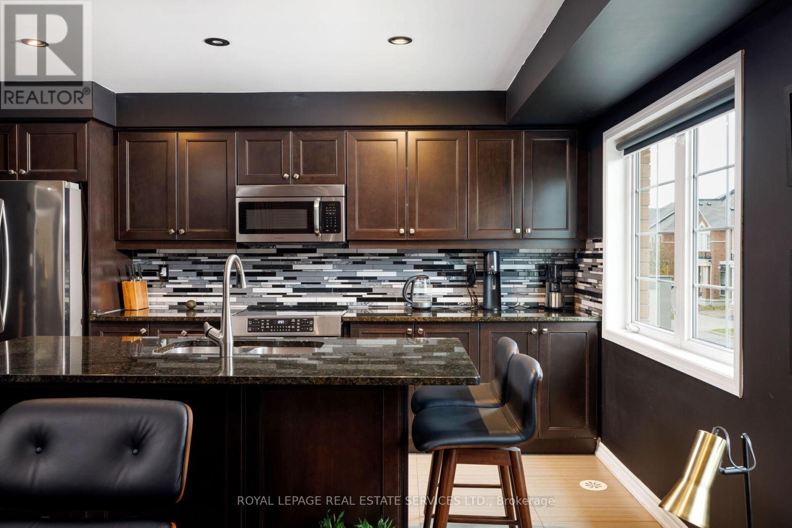 220 Sarah Cline Drive, Oakville, Ontario  L6M 0V3 - Photo 16 - W12787634