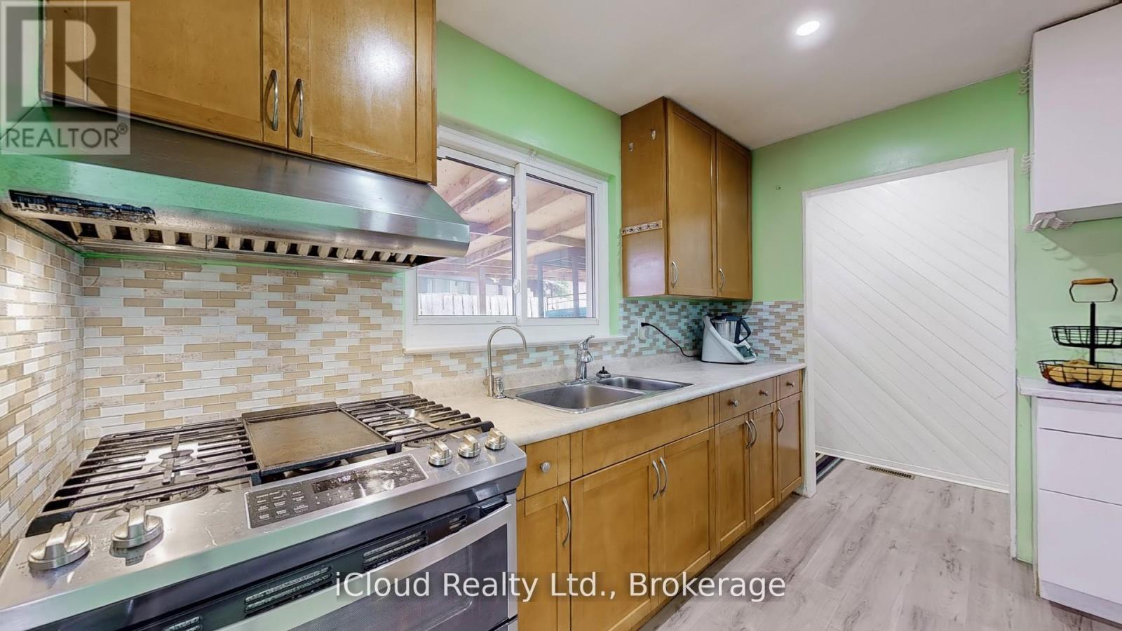 19 Flamingo Crescent, Brampton, Ontario  L6T 2G4 - Photo 10 - W12787646