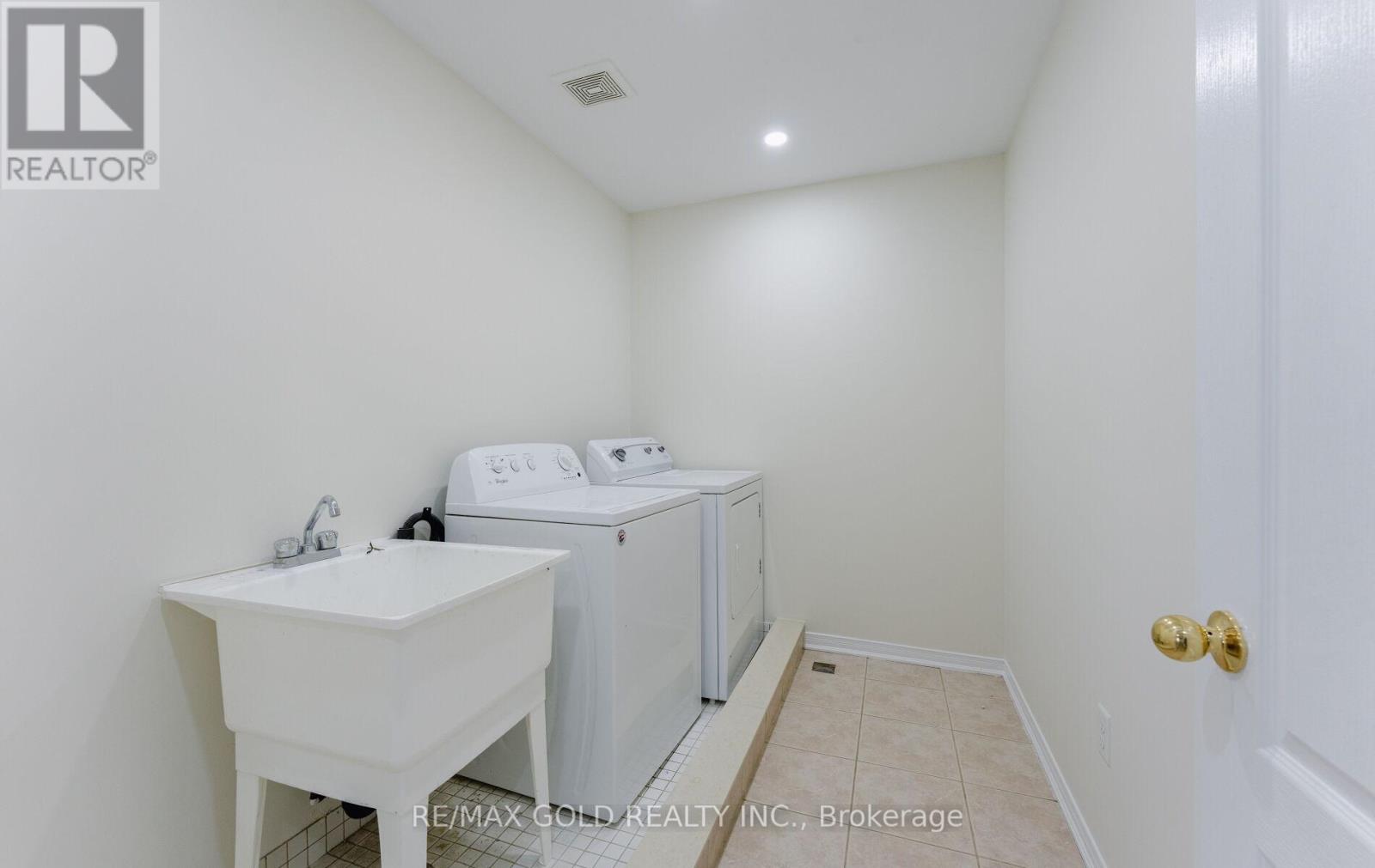 45 Seachart Place, Brampton (Brampton East), Ontario  L6P 3E1 - Photo 28 - W12787660