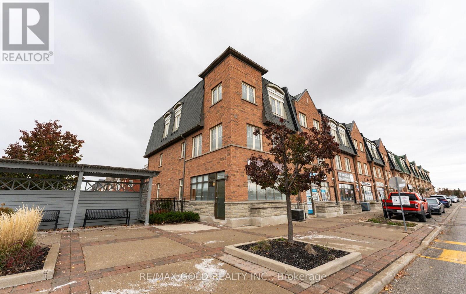 45 Seachart Place, Brampton (Brampton East), Ontario  L6P 3E1 - Photo 3 - W12787660