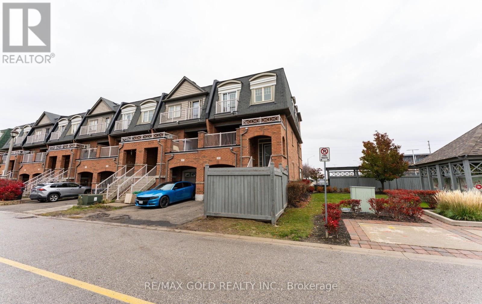 45 Seachart Place, Brampton (Brampton East), Ontario  L6P 3E1 - Photo 4 - W12787660
