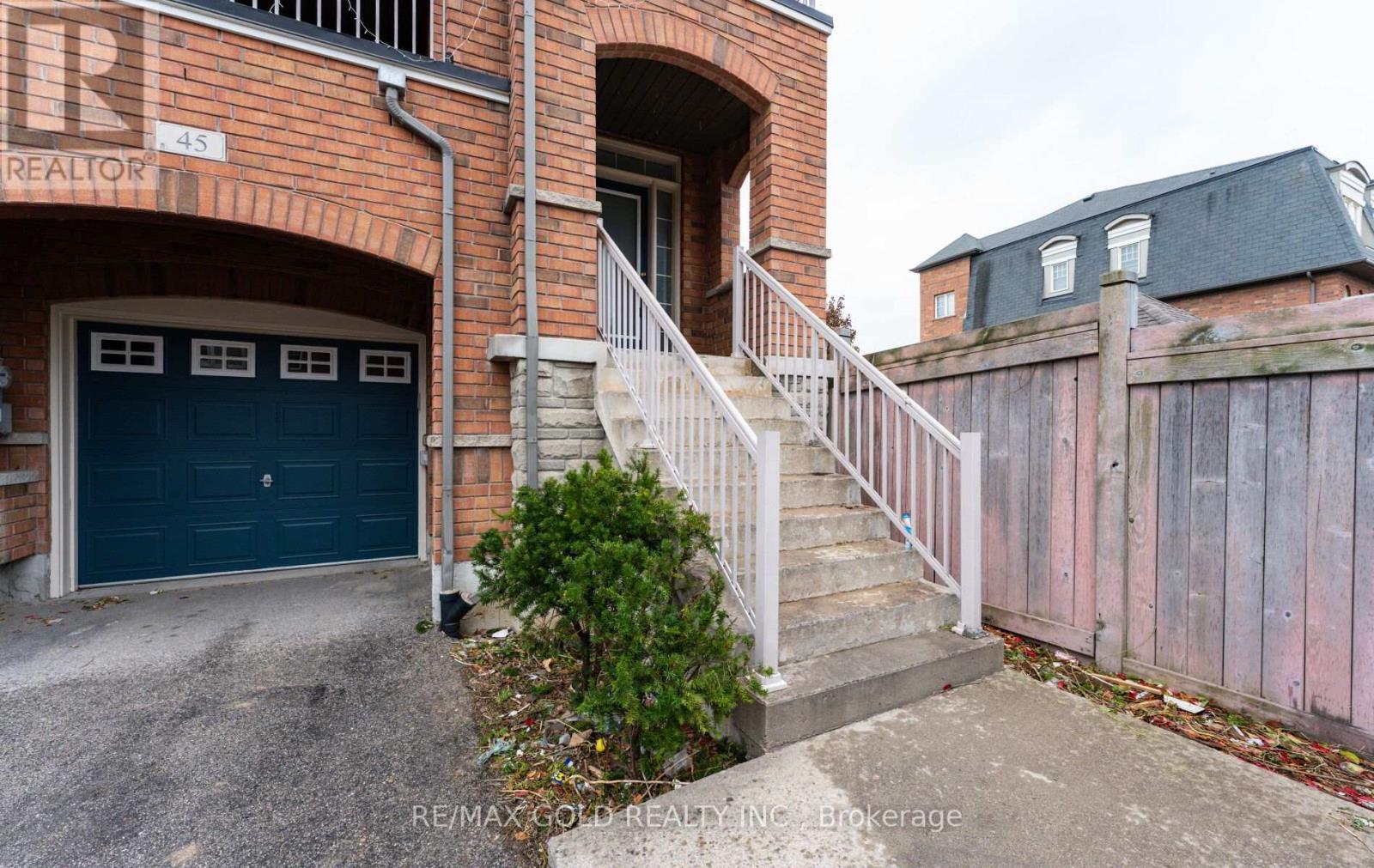 45 Seachart Place, Brampton (Brampton East), Ontario  L6P 3E1 - Photo 5 - W12787660