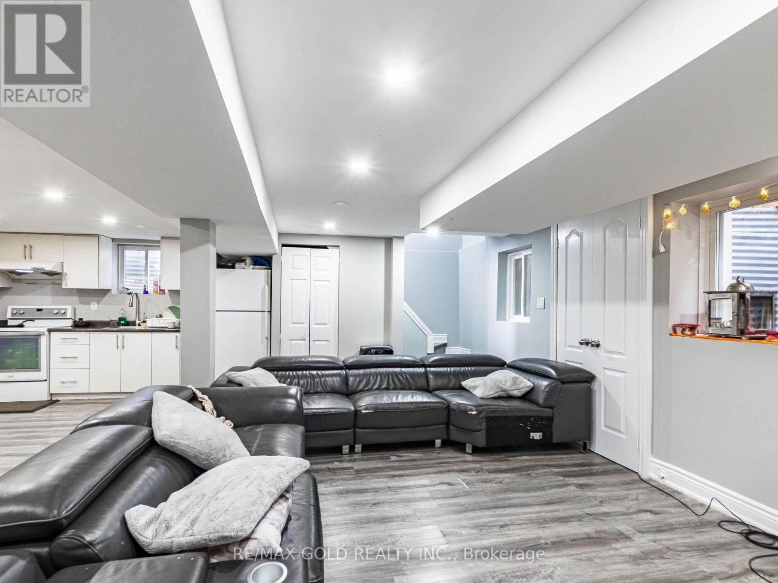 38 Aintree Crescent, Brampton, Ontario  L6T 2T3 - Photo 13 - W12787666