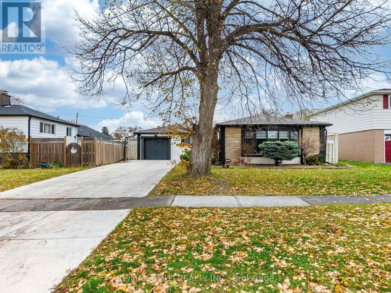 38 Aintree Crescent, Brampton, Ontario  L6T 2T3 - Photo 5 - W12787666