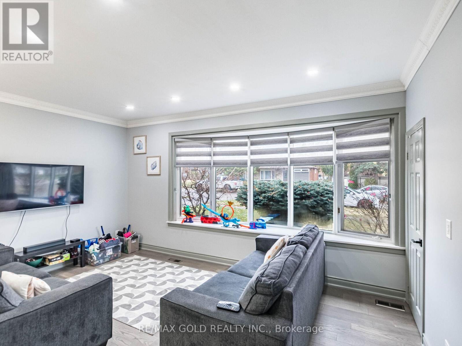 38 Aintree Crescent, Brampton, Ontario  L6T 2T3 - Photo 7 - W12787666