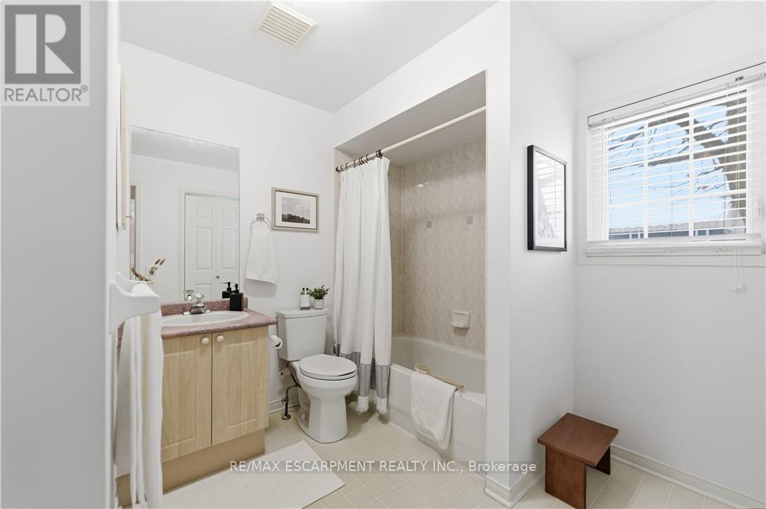 142 Silverbirch Avenue, Hamilton, Ontario  L0R 1W0 - Photo 17 - X12787612