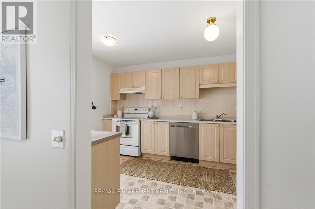 142 Silverbirch Avenue, Hamilton, Ontario  L0R 1W0 - Photo 8 - X12787612