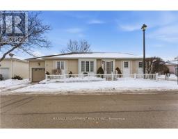 142 SILVERBIRCH AVENUE, Hamilton, Ontario