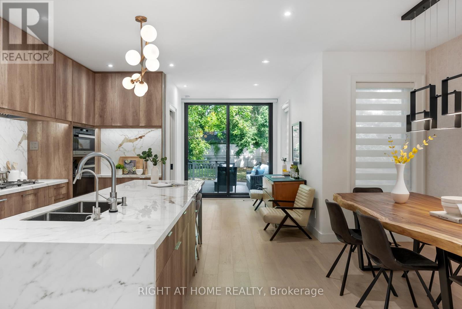 46 Hewitt Avenue, Toronto, Ontario  M6R 1Y3 - Photo 12 - W12787508