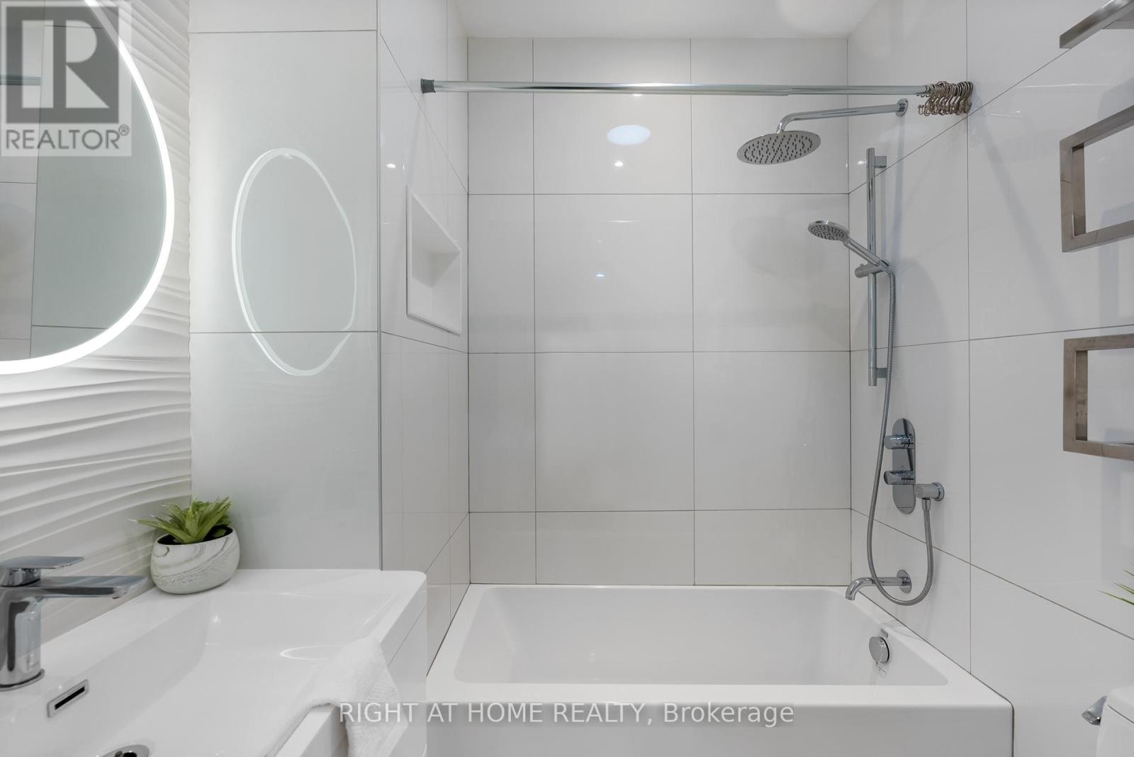 46 Hewitt Avenue, Toronto, Ontario  M6R 1Y3 - Photo 22 - W12787508