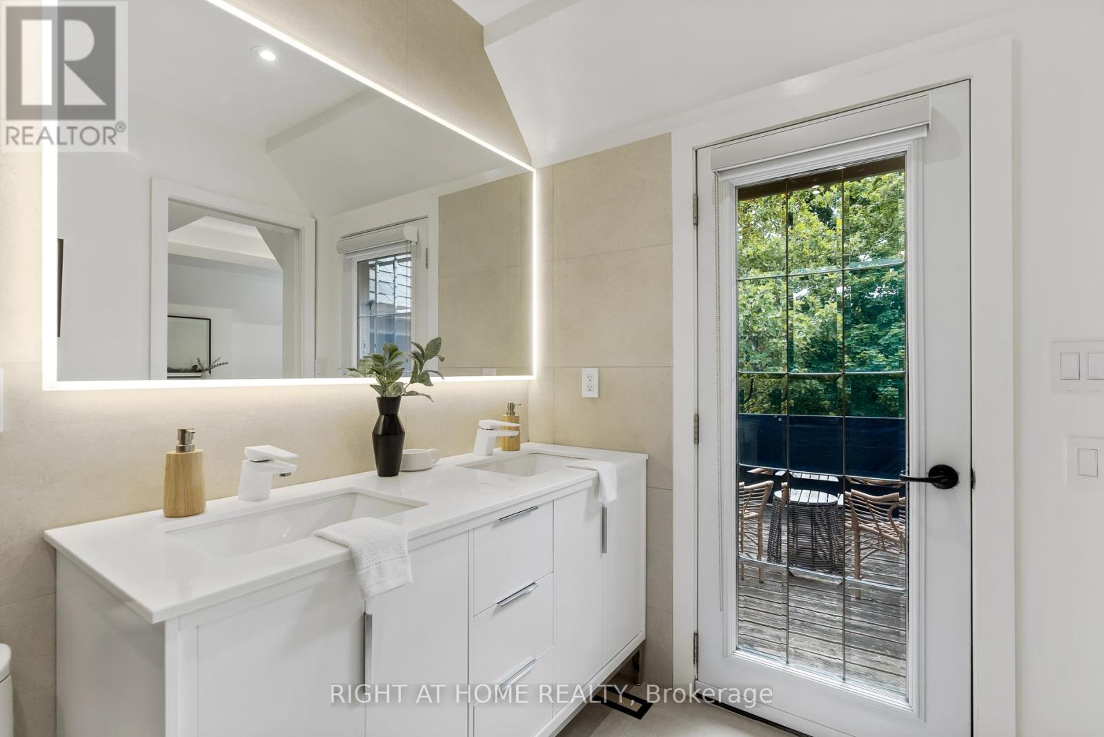 46 Hewitt Avenue, Toronto, Ontario  M6R 1Y3 - Photo 20 - W12787508