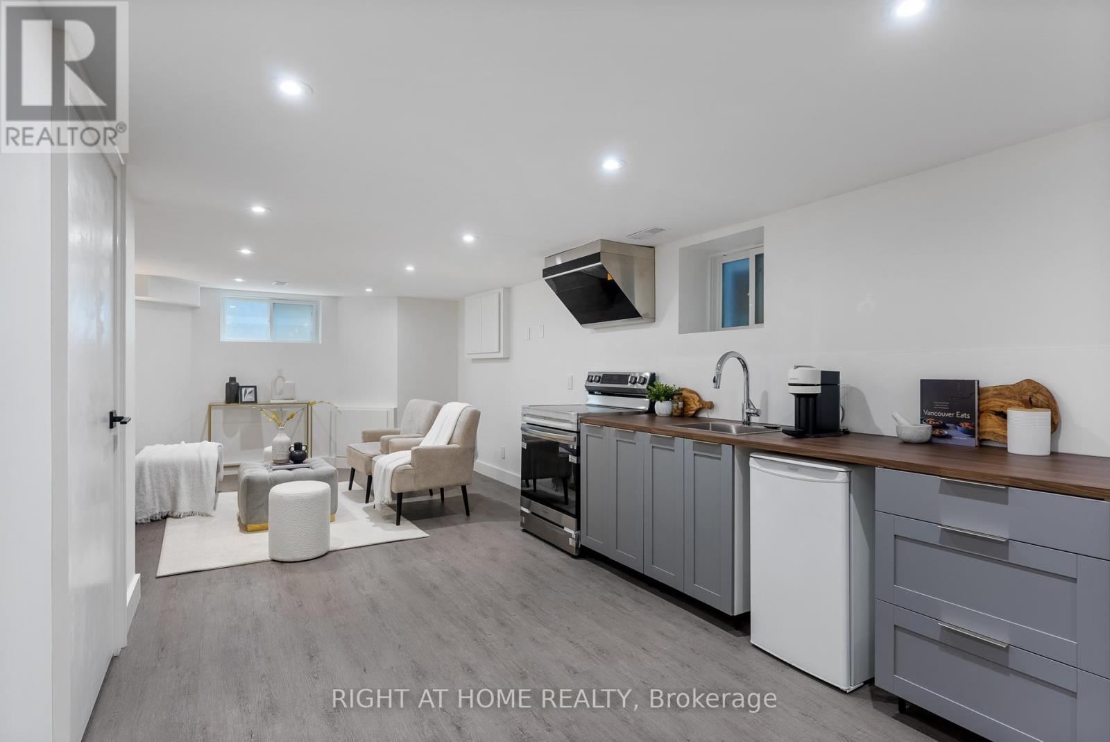 46 Hewitt Avenue, Toronto, Ontario  M6R 1Y3 - Photo 26 - W12787508