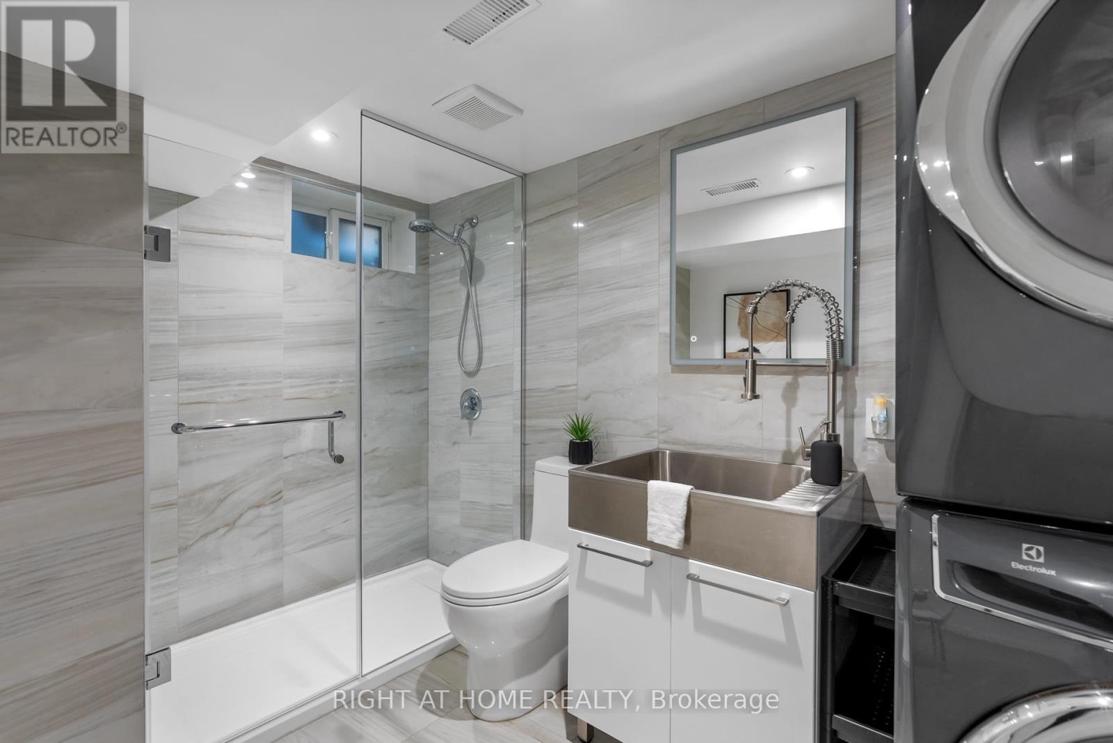 46 Hewitt Avenue, Toronto, Ontario  M6R 1Y3 - Photo 29 - W12787508