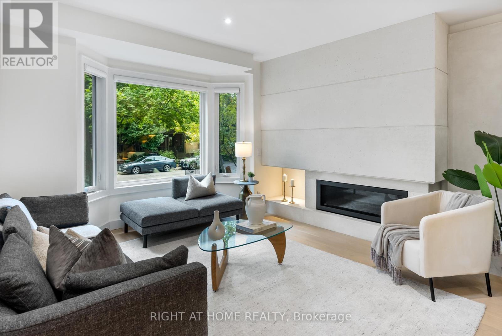 46 Hewitt Avenue, Toronto, Ontario  M6R 1Y3 - Photo 6 - W12787508