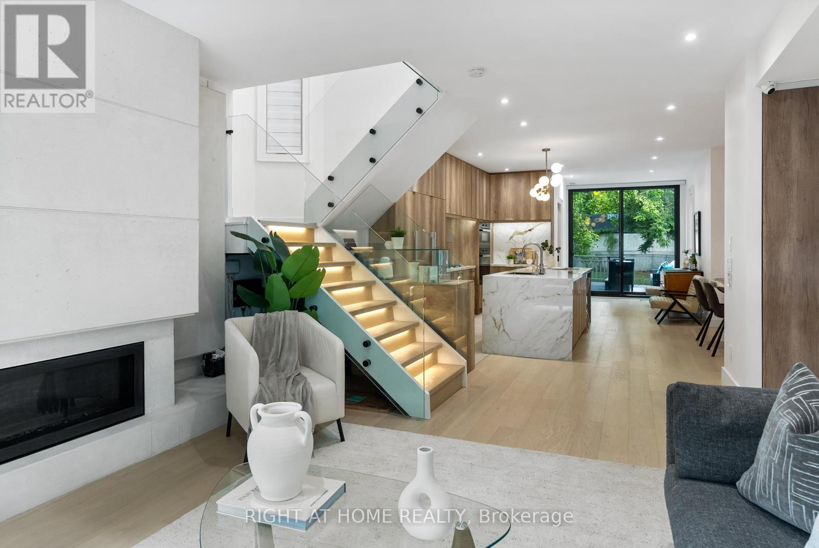 46 Hewitt Avenue, Toronto, Ontario  M6R 1Y3 - Photo 8 - W12787508