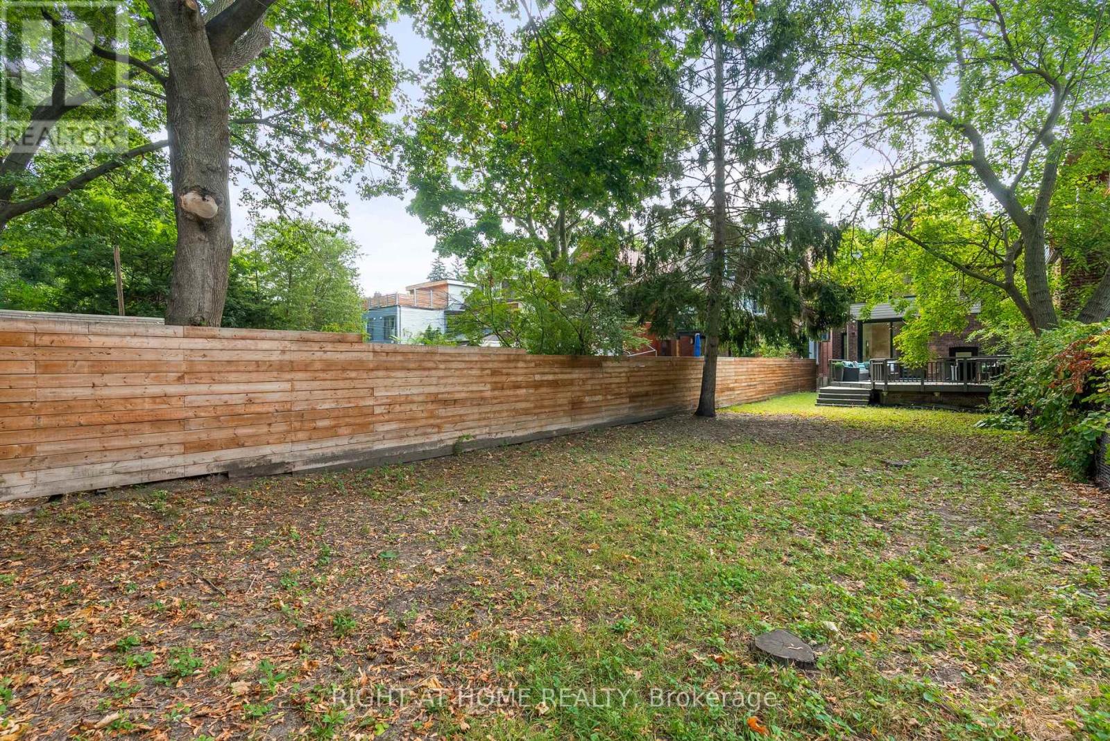 46 Hewitt Avenue, Toronto, Ontario  M6R 1Y3 - Photo 34 - W12787508