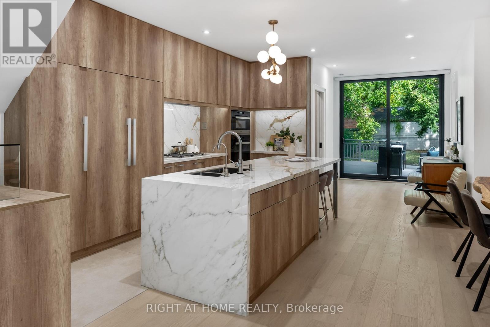 46 Hewitt Avenue, Toronto, Ontario  M6R 1Y3 - Photo 9 - W12787508