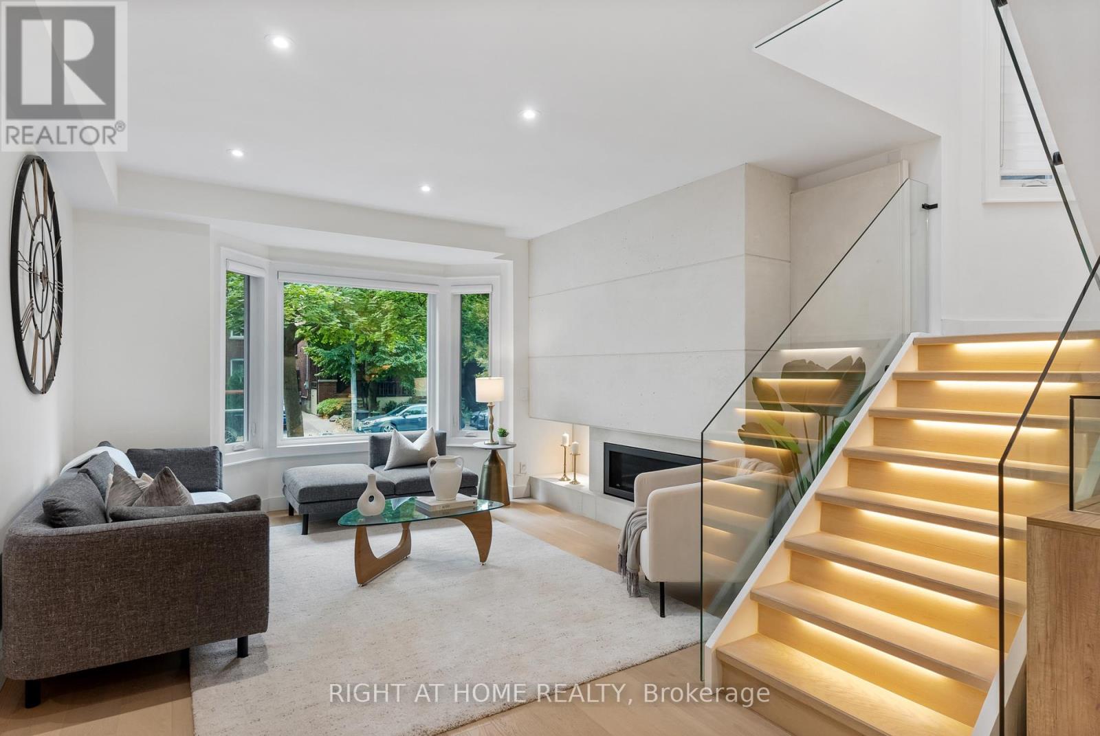 46 Hewitt Avenue, Toronto, Ontario  M6R 1Y3 - Photo 5 - W12787508