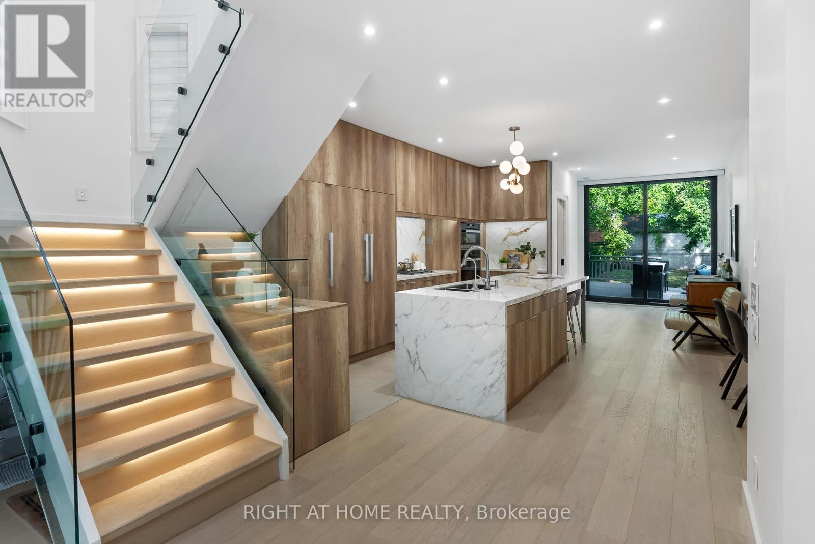 46 Hewitt Avenue, Toronto, Ontario  M6R 1Y3 - Photo 7 - W12787508