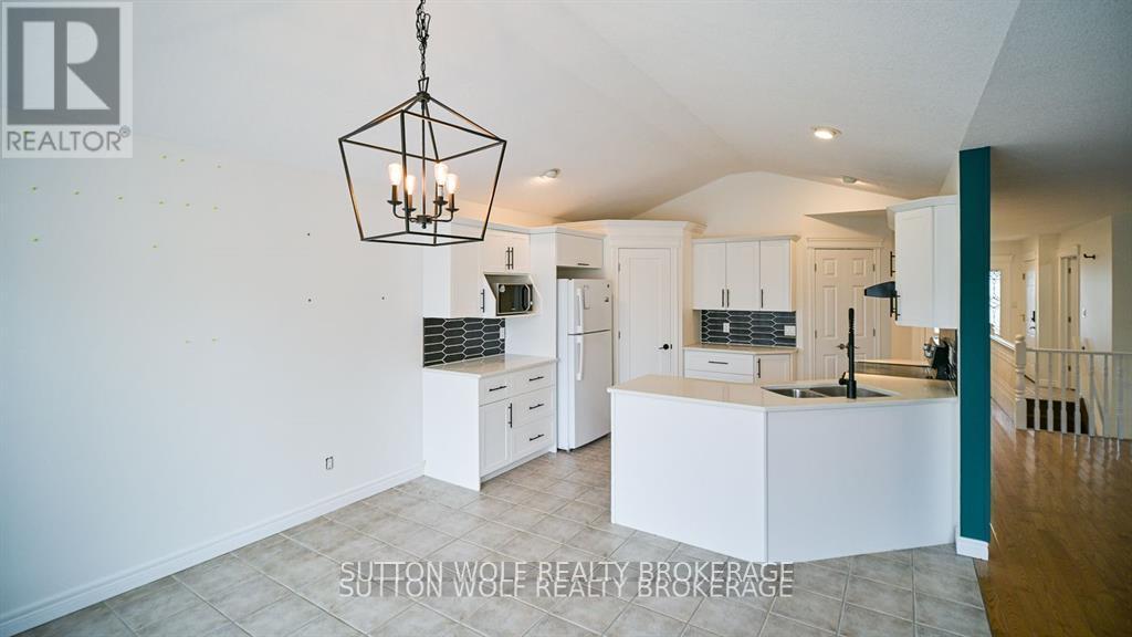 501 Darcy Drive, Strathroy-Caradoc, Ontario  N7G 4K9 - Photo 6 - X12787744