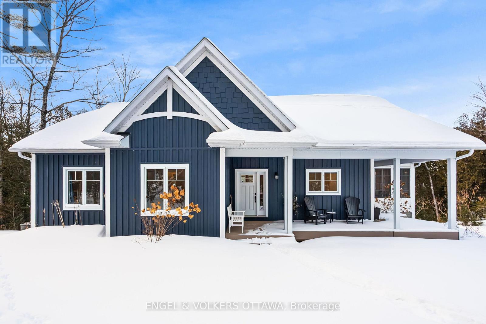 <h3>$1,600,000</h3><p>310 Calling Loon Lane, Lanark Highlands, Ontario</p>