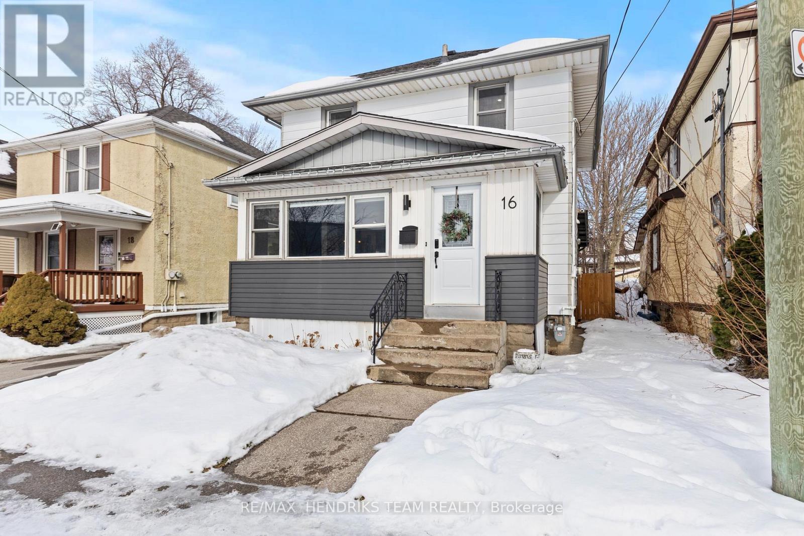 16 Haig Street, St. Catharines, Ontario  L2R 6K6 - Photo 1 - X12787756