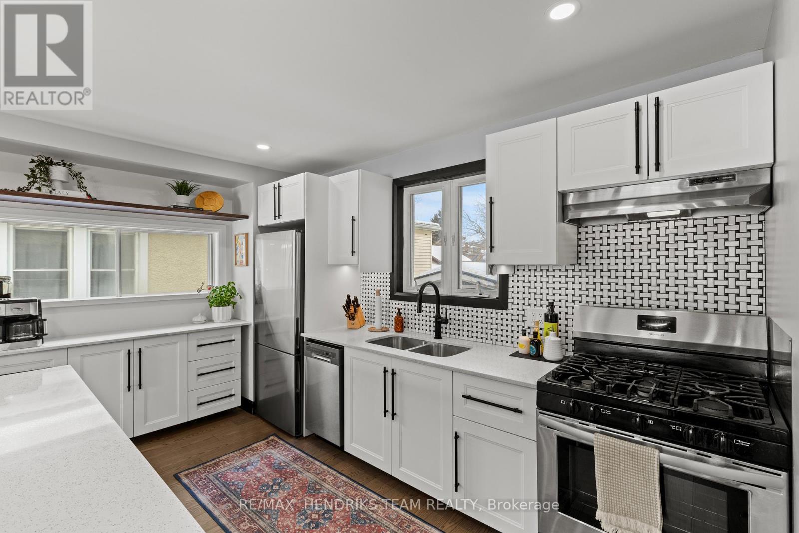 16 Haig Street, St. Catharines, Ontario  L2R 6K6 - Photo 10 - X12787756