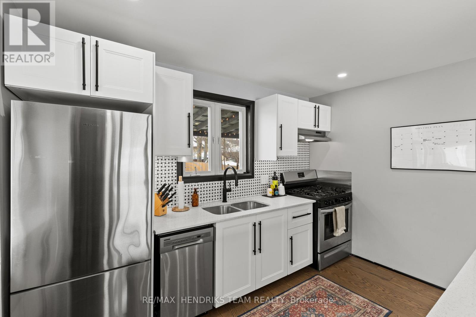 16 Haig Street, St. Catharines, Ontario  L2R 6K6 - Photo 11 - X12787756